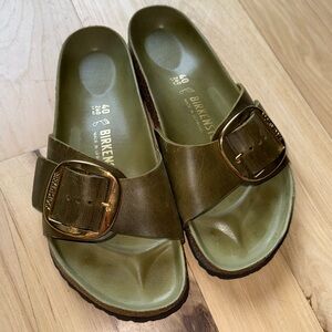 Madrid Big Buckle Oiled Leather - Olive Green size 40 ladies 9